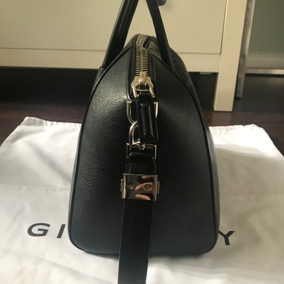 Givenchy Antigona Sugar Medium Black Textured Bag - Picture 2 of 8